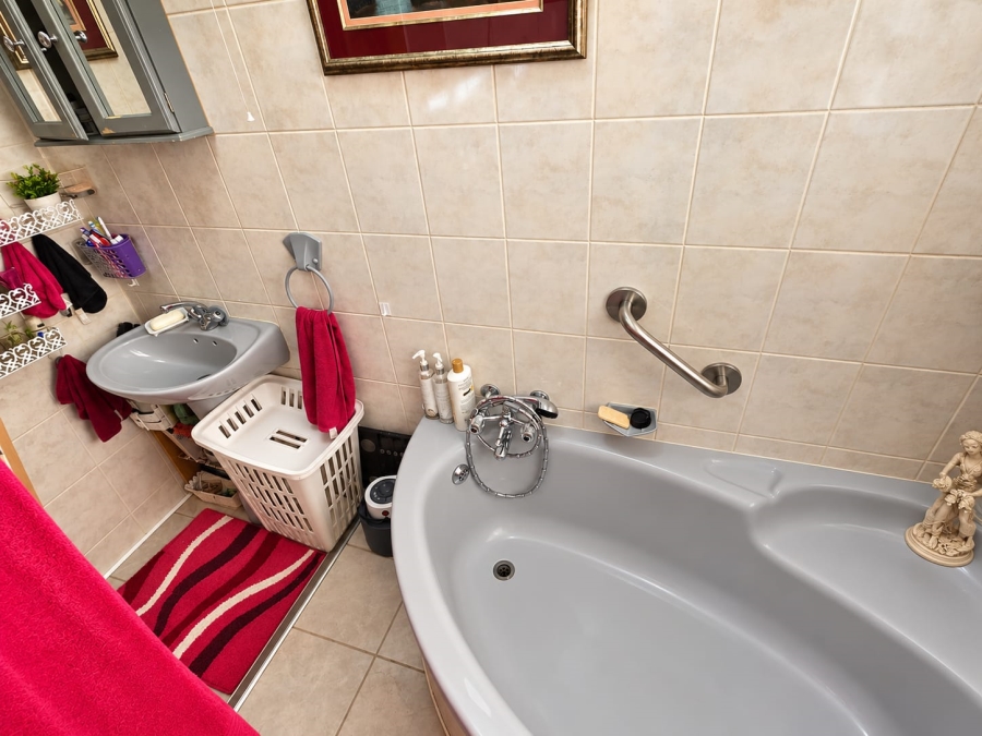 3 Bedroom Property for Sale in Uitsig Free State